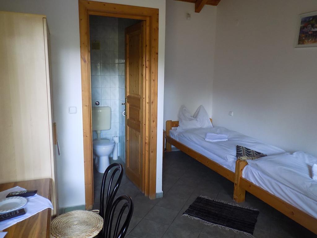 Platan Panzio Bed & Breakfast Nyul Ruang foto